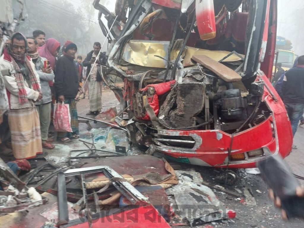 টাঙ্গাইলের ঘাটাইলে দুই বাসের মুখোমুখি সংঘর্ষ, আহত ২২