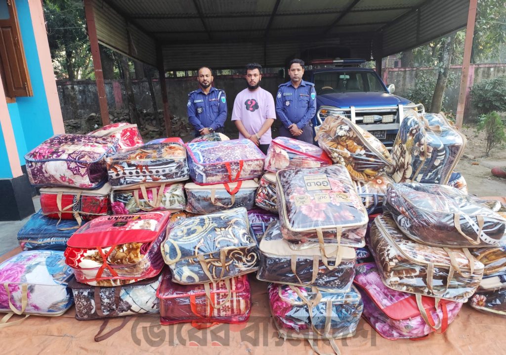 জৈন্তাপুরে বাস তল্লাশি করে ৬৫পিছ কম্বল সহ আটক ১