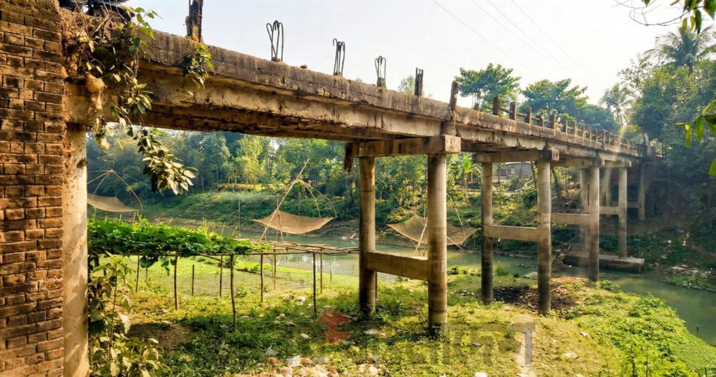 গোপালপুরে মরণফাঁদ বৈরাণ সেতু: প্রকল্প ফাইলবন্দী, ঝুঁকি নিয়ে পারাপার