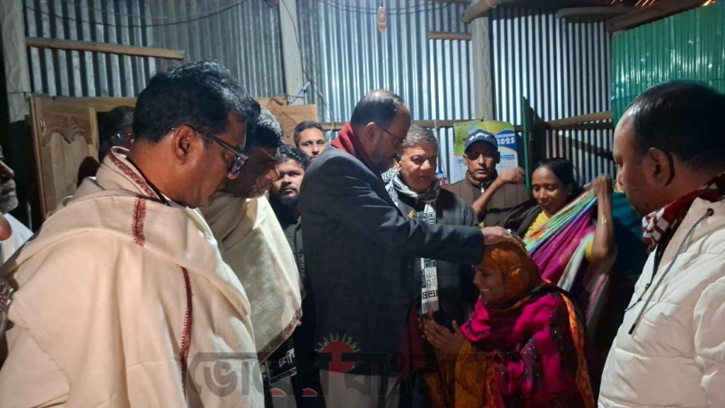 দুর্বৃত্তদের হাতে নিহত রাশেদুলের পরিবারের পাশে সুলতান সালাউদ্দিন টুকু