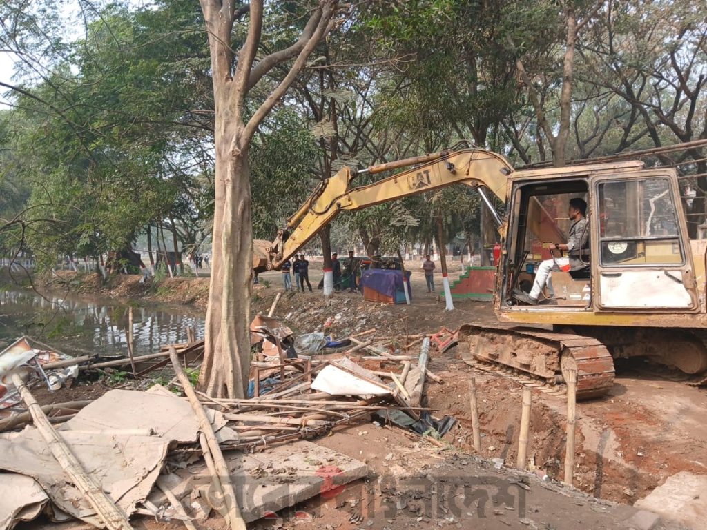 বগুড়ায় উচ্ছেদ অভিযানে ২১ শতক রেলভূমি উদ্ধার।