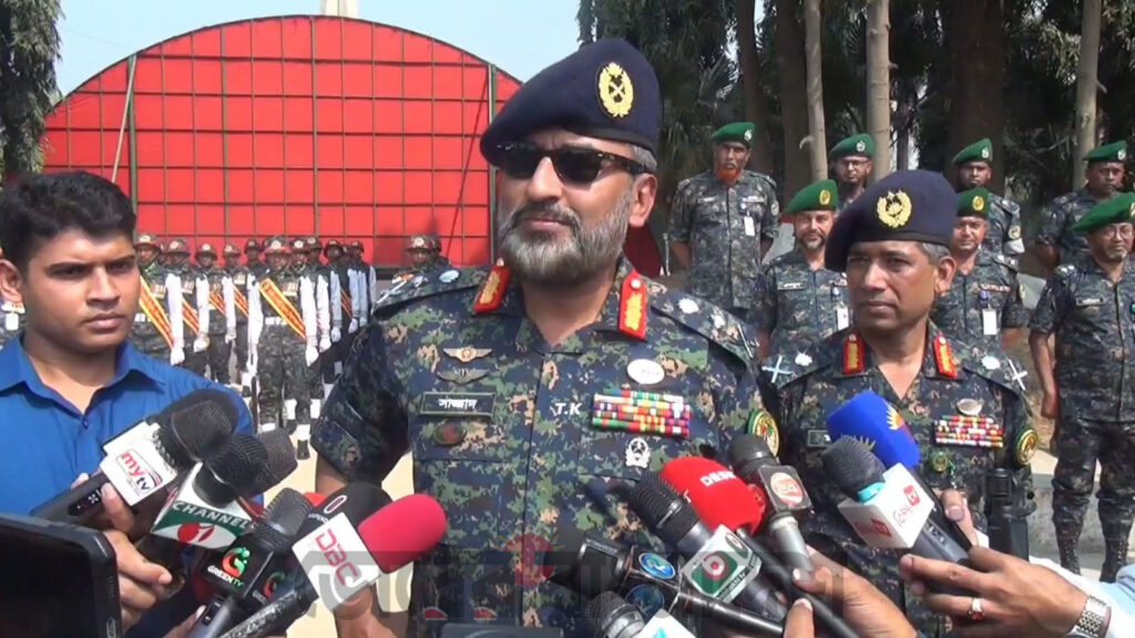 শহীদ দিবসে জাতীয় পতাকা উপেক্ষা, আনসার মহাপরিচালকের সিদ্ধান্তে তীব্র সমালোচনা