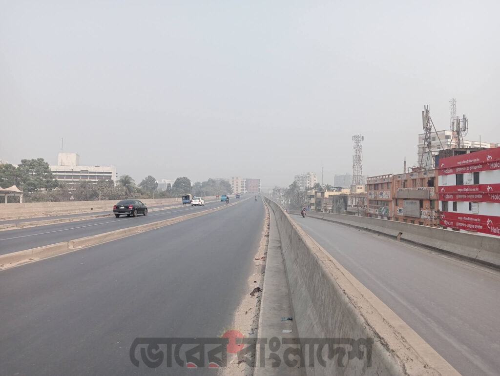 নির্বাচনের আগ মুহূর্তে ঢাকার রাস্তা ফাঁকা — মানুষ সব যাচ্ছে গ্রামে।