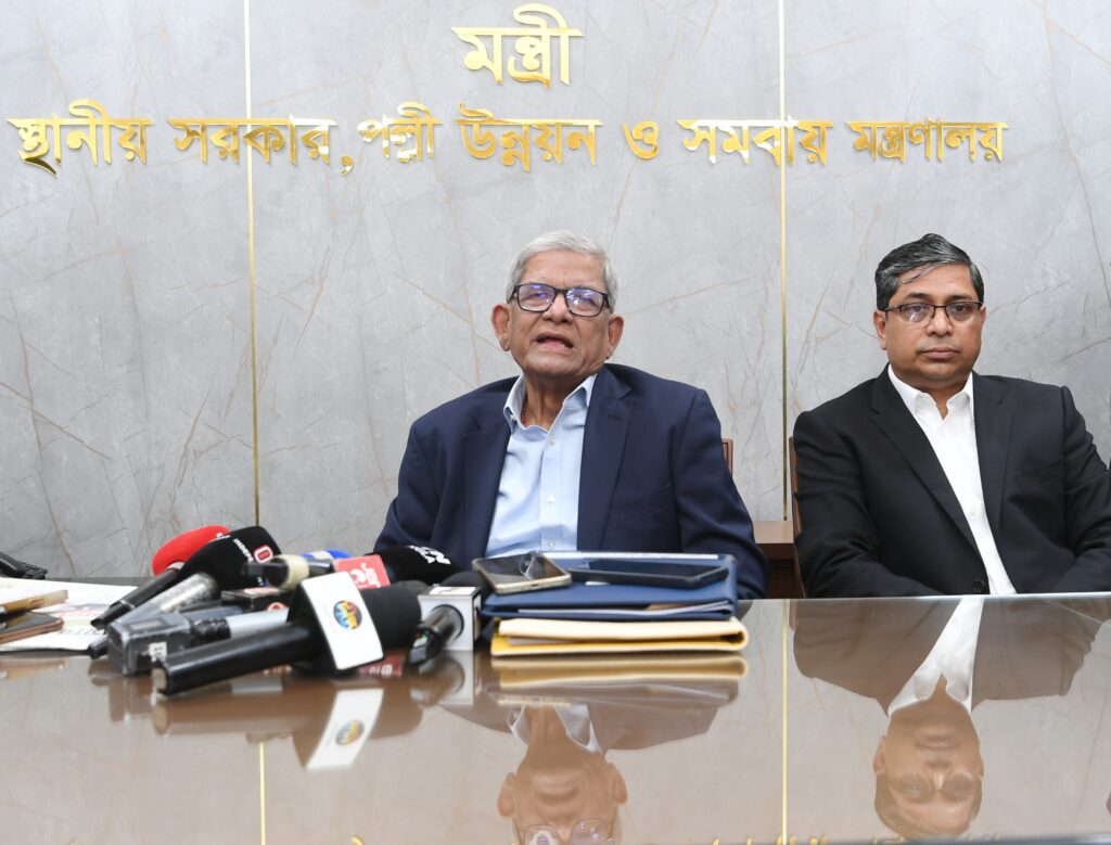 ধাপে ধাপে সিটি করপোরেশন নির্বাচন হবে, পল্লী উন্নয়ন ও সমবায় মন্ত্রী মির্জা ফখরুল ইসলাম আলমগীর