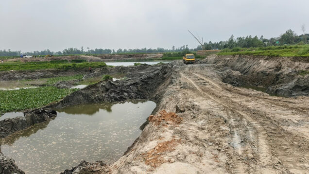 কালিয়াকৈরে কৃষিজমি রক্ষায় অভিযান: অবৈধ মাটি কাটায় তিনজনের জেল-জরিমানা
