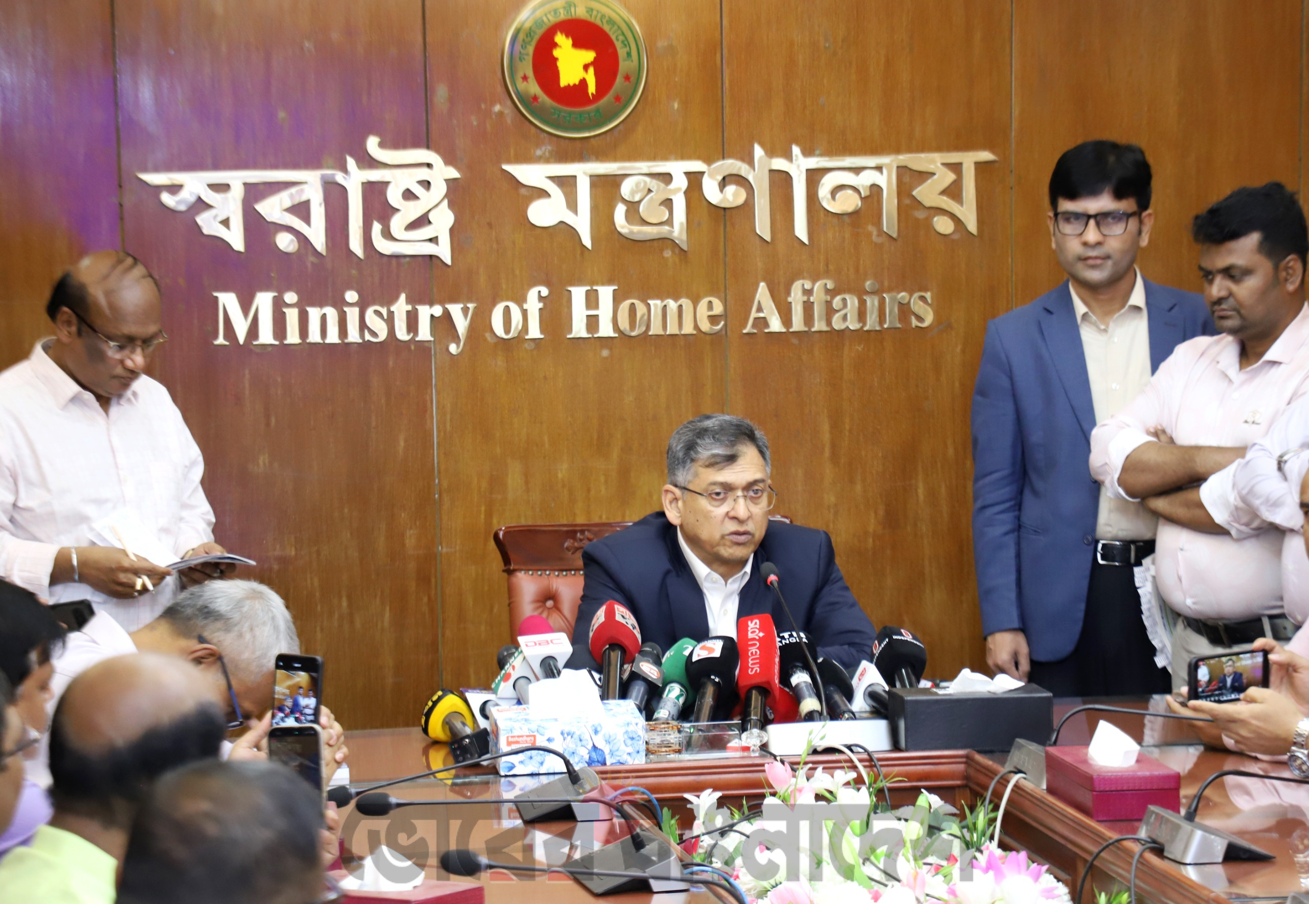 দেশের আইনশৃঙ্খলা পরিস্থিতি আগের চেয়ে অনেক ভালো- স্বরাষ্ট্রমন্ত্রী