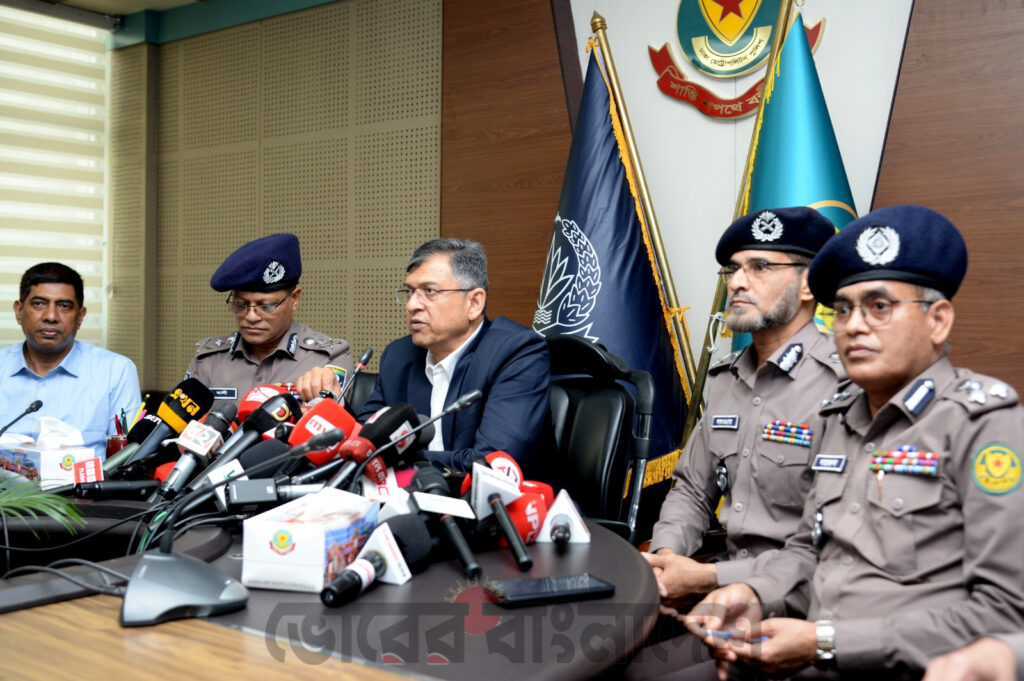 খুব শীঘ্রই সন্ত্রাসী ও চাঁদাবাজদের গ্রেফতারে অভিযান পরিচালনা করা হবে- স্বরাষ্ট্রমন্ত্রী