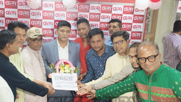 দেশ টিভির ১৮তম প্রতিষ্ঠাবার্ষিকীতে বাংলাদেশ চলচ্চিত্র কল্যাণ সোসাইটির ফুলেল শুভেচ্ছা