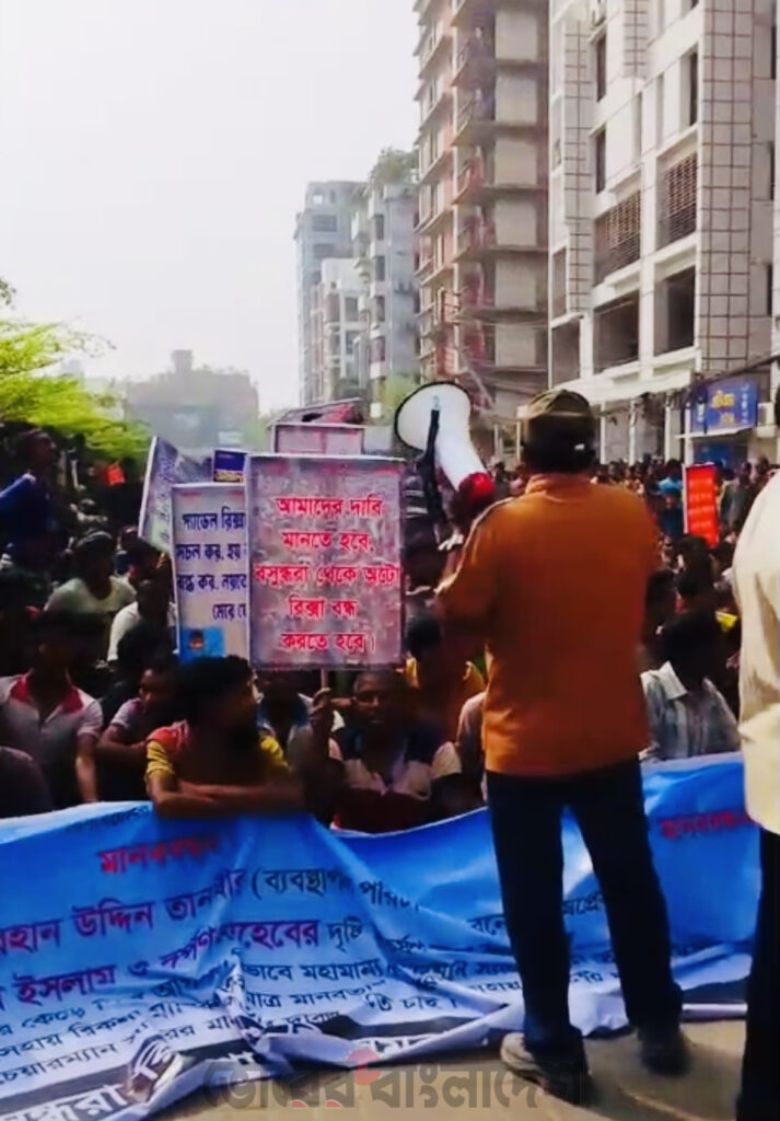 ​বসুন্ধরায় প্যাডেল চালিত রিক্সাচালকদের ধর্মঘট: অটোরিকশা বন্ধের দাবিতে রাস্তা অবরোধ