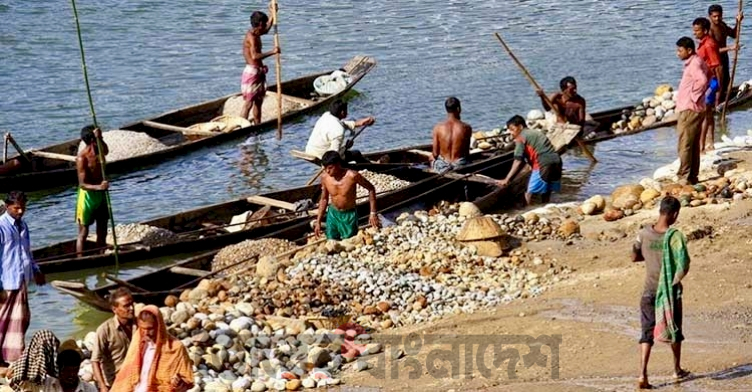 পাথর শ্রমিকদের ভাগ্য বদলায়নি চার দশকেও