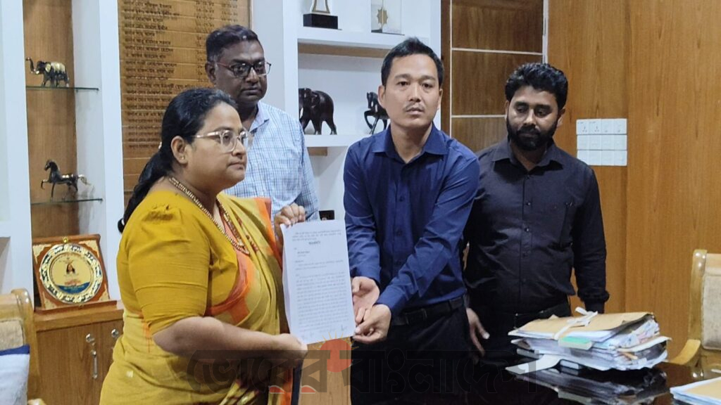 রাঙামাটিতে ফার্মাসিউটিক্যালস প্রতিনিধিদের জেলা প্রশাসক বরাবর স্মারকলিপি প্রদান।