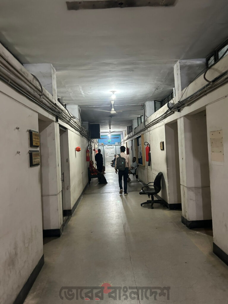 খামারবাড়ি কীটনাশক শাখার উচ্চমান সহকারী আমির হোসেনের বিরুদ্ধে দুর্নীতির অভিযোগ