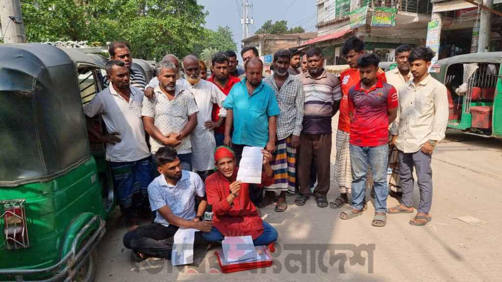টাঙ্গাইলের নাগরপুরে ধলেশ্বরী সেতুর টোল বন্ধের দাবিতে সড়কে বসে সংবাদ সম্মেলন