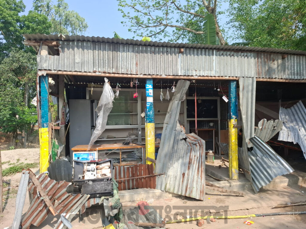 গোপালপুরে সংঘর্ষে ভাঙচুর-লুটপাট, ক্ষতিগ্রস্ত অর্ধশতাধিক পরিবার