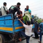 ২০০ টাকার ভাড়া হাজারে, বাস সংকটে ঝুঁকি নিয়ে ট্রাক-পিকআপে বাড়ি ফিরছেন মানুষ