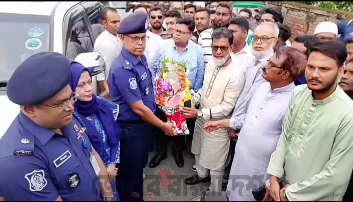 গজারিয়ায় ফুলদী নদীর উপর ব্রিজ নির্মাণ পরিদর্শনে সড়ক পরিবহন মন্ত্রী—