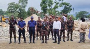 জাফলংয়ে খনিজসম্পদ বিভাগের অভিযান   প্রায় ৭ হাজার ঘনফুট পাথর জব্দ