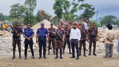 জাফলংয়ে খনিজসম্পদ বিভাগের অভিযান   প্রায় ৭ হাজার ঘনফুট পাথর জব্দ