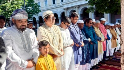 রোমে কেন্দ্রীয় ঈদ উদযাপন পরিষদের আয়োজনে বৃহৎ ঈদ জামাত অনুষ্ঠিত: কোরবানির শিক্ষায় হিংসা-বিদ্বেষ ভুলে ঐক্যের আহ্বান ইতালি প্রবাসীদের 