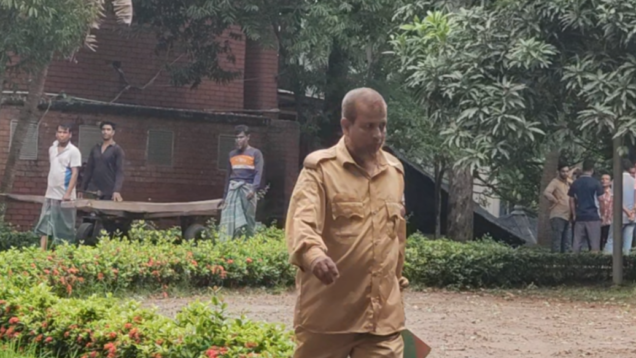 “শ্রমিকের রক্তে লেখা মে দিবসেও থামেনি চাকা—কালিয়াকৈরে কারখানায় চলছে কাজ!”