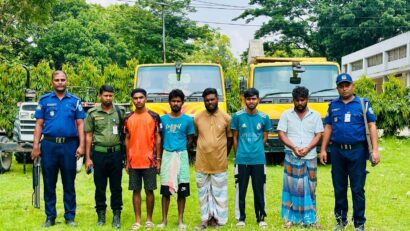 টাঙ্গাইল সদরে অবৈধ মাটি কাটার বিরুদ্ধে অভিযানে ৫ জন আটক ও ৪টি যানবাহন জব্দ