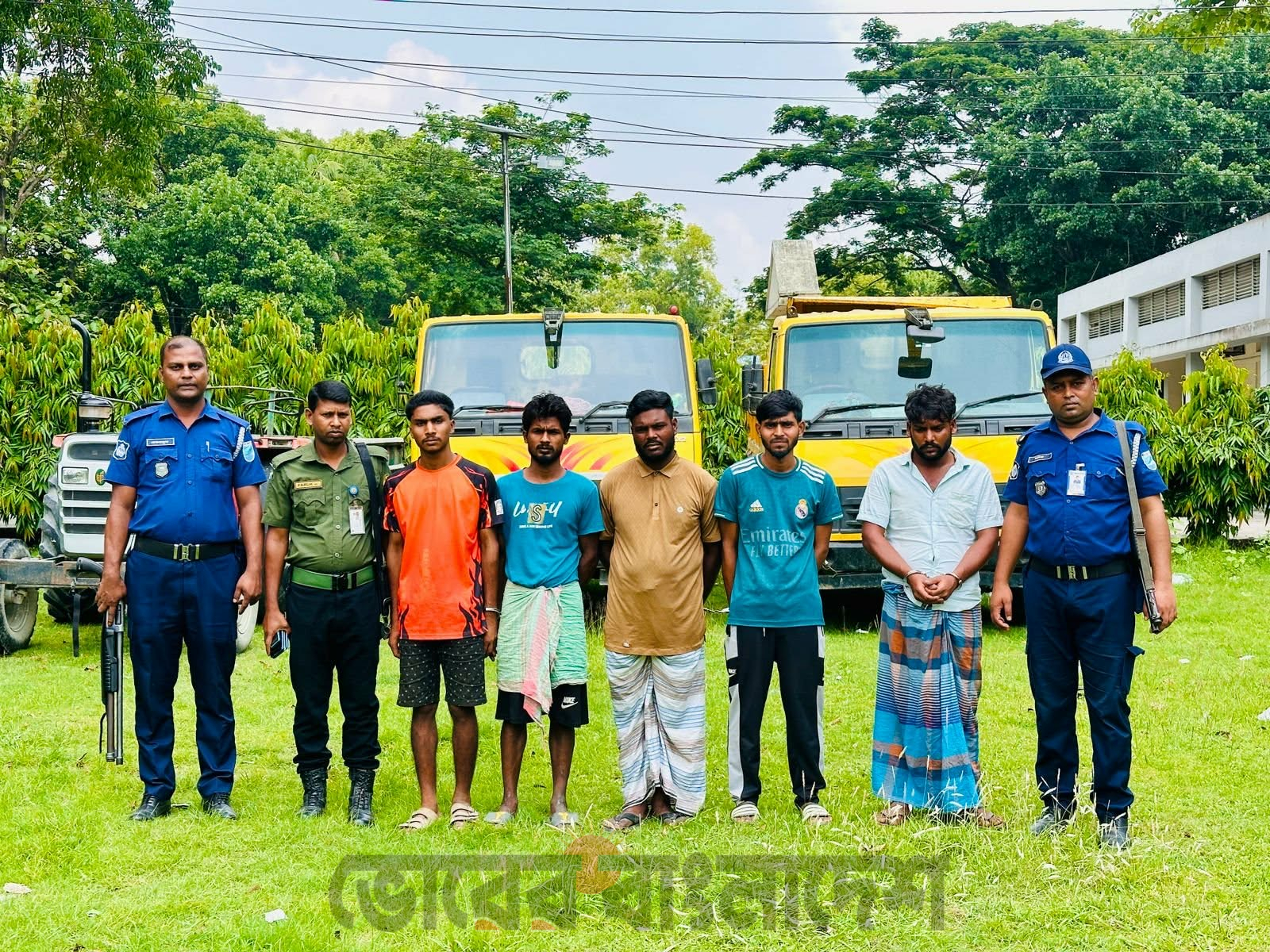 টাঙ্গাইল সদরে অবৈধ মাটি কাটার বিরুদ্ধে অভিযানে ৫ জন আটক ও ৪টি যানবাহন জব্দ