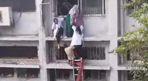 খুলনা মেডিকেলে অগ্নিকাণ্ড  জীবন বাঁচাতে তিনতলা থেকে লাফ দেন ২ নার্স ও চিকিৎসক