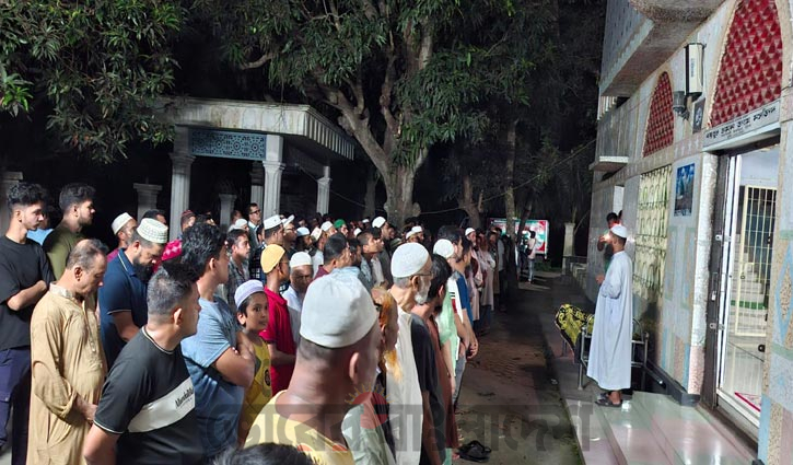 মুন্সীগঞ্জে দাদা-দাদির কবরের পাশে শিশু রামিসাকে দাফন