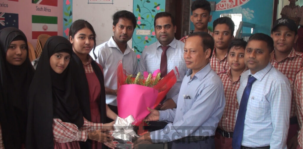কালিয়াকৈর উপজেলার চন্দ্রা এলাকায় অবস্থিত দি মর্নিং সান একাডেমিতে শিক্ষার্থীদের মাশরুম চাষে উদ্বুদ্ধ করতে বিশেষ প্রশিক্ষণ কর্মশালা ।