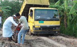 কালিয়াকৈরে দরবাড়ীয়া-জাশুকা সড়কের বেহাল দশা , দুর্ভোগে তিন উপজেলার মানুষ, দ্রুত পাকাকরণের দাবি ।