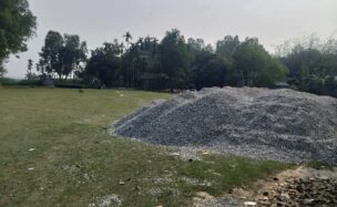 বেলুয়া বাজারের একমাত্র খেলার মাঠে ইট–পাথরের অস্থায়ী মজুদ: ছাত্রসমাজের খেলাধুলা ব্যাহত, প্রশাসনের দ্রুত হস্তক্ষেপ দাবি