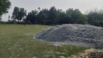 বেলুয়া বাজারের একমাত্র খেলার মাঠে ইট–পাথরের অস্থায়ী মজুদ: ছাত্রসমাজের খেলাধুলা ব্যাহত, প্রশাসনের দ্রুত হস্তক্ষেপ দাবি