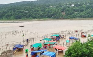 মেঘালয়ের ভারী বর্ষণে পাহাড়ি ঢল: জাফলংয়ে তছনছ শতাধিক দোকান, পানিবন্দী নিম্নাঞ্চলের মানুষ