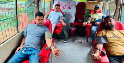 জাফলংয়ে স্বেচ্ছায় রক্তদান কর্মসূচি, রক্ত দিলেন ৮৫ জন