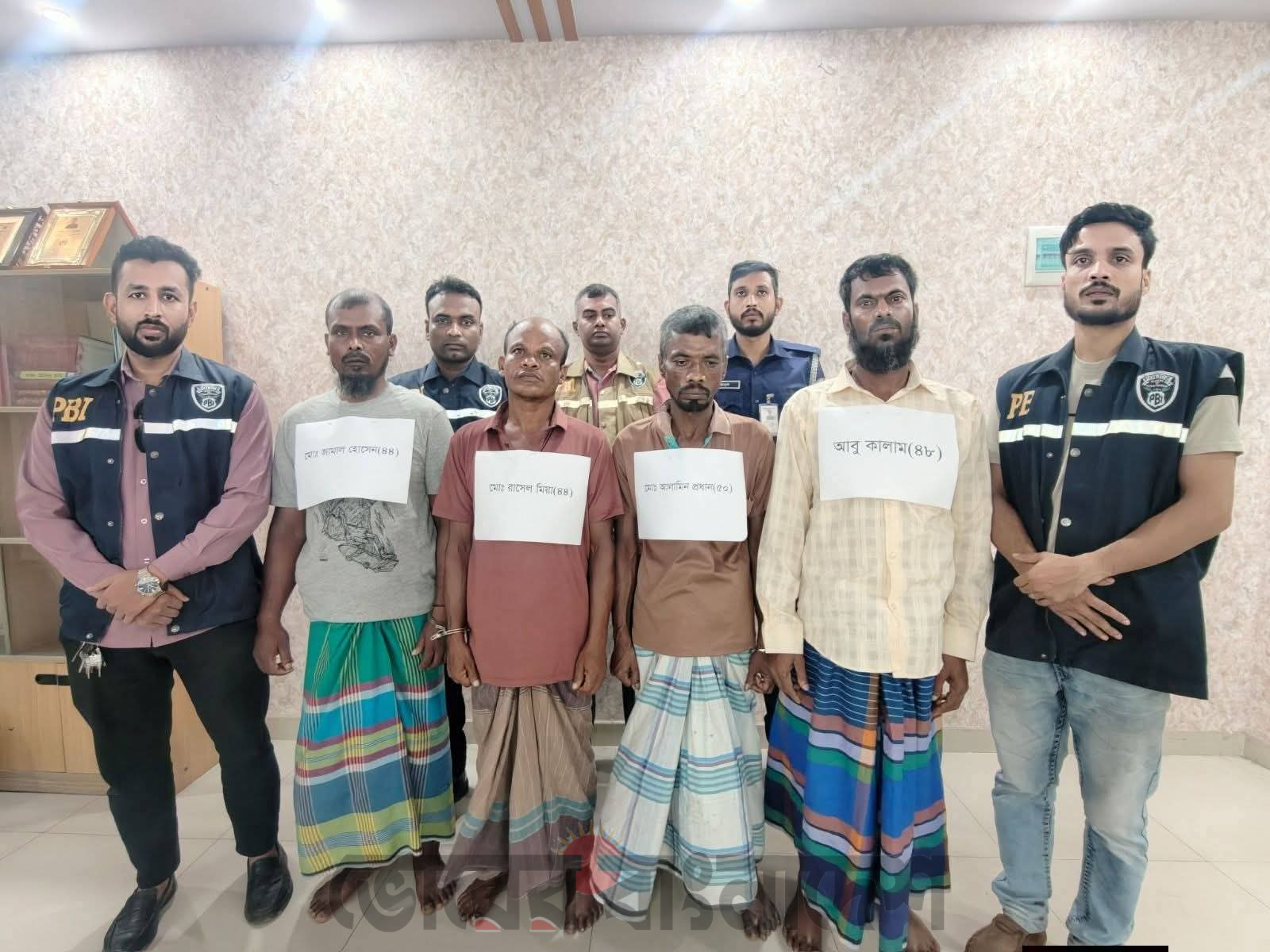 মুন্সিগঞ্জে গণধর্ষণের পর হত্যা করে ফেলে দেওয়া হয় নদীতে আটক ৪