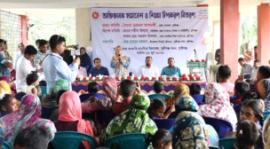 দুর্গম এলাকায় শিক্ষার আলো জ্বালাতে মুন্সীগঞ্জের ডিসি: করেছেন অভিভাবক সমাবেশ, শিক্ষা উপকরণ ও মিষ্টি বিতরণ–