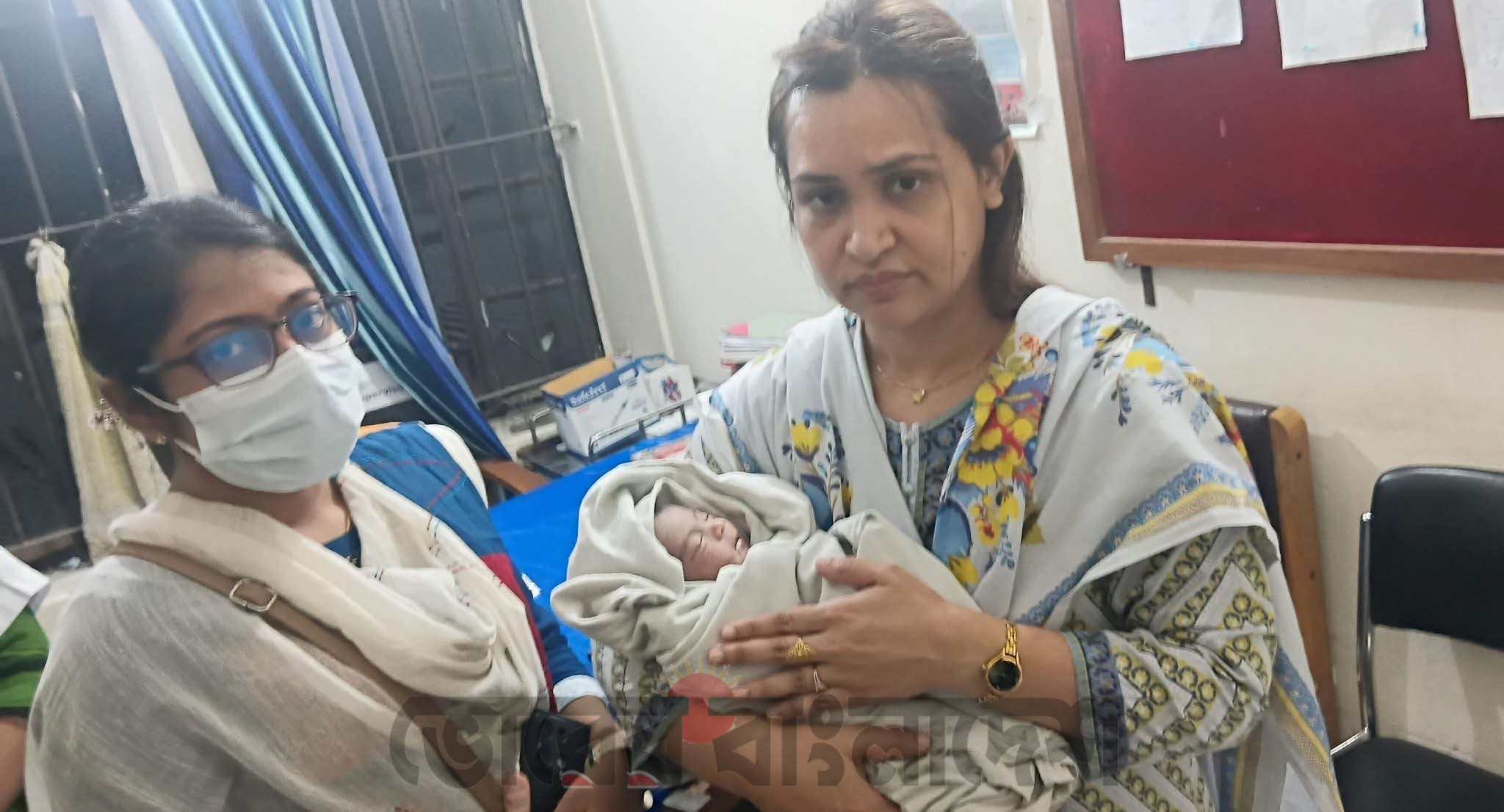 গজারিয়ায় ময়লার স্তূপে পড়ে ছিল নবজাতক, কান্না শুনে উদ্ধার