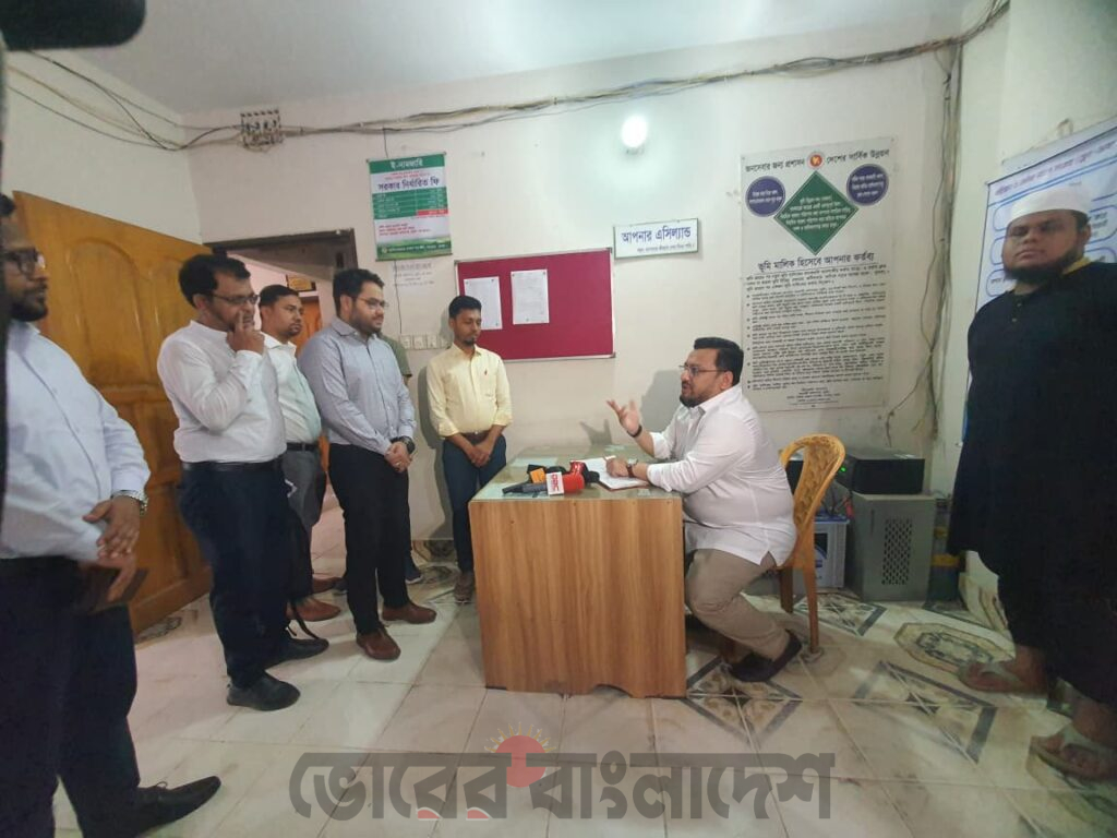 ভূমি প্রতিমন্ত্রীর আকস্মিক পরিদর্শন আমিন বাজার ভূমি অফিস ! কর্মকর্তাদের অনুপস্থিতি ও সেবার মানে অসন্তোষ !