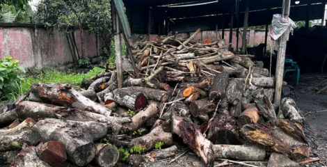 টাঙ্গাইলে টায়ার পুড়িয়ে তেল তৈরির অবৈধ কারখানার বিরুদ্ধে অ্যাকশন