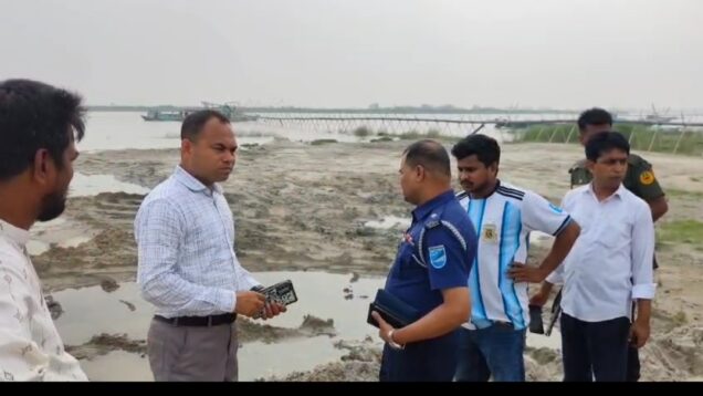 টাঙ্গাইলের স্কুলের পাশে বালুর ঘাটে অভিযান, জরিমানা ওঘাট বন্ধ  