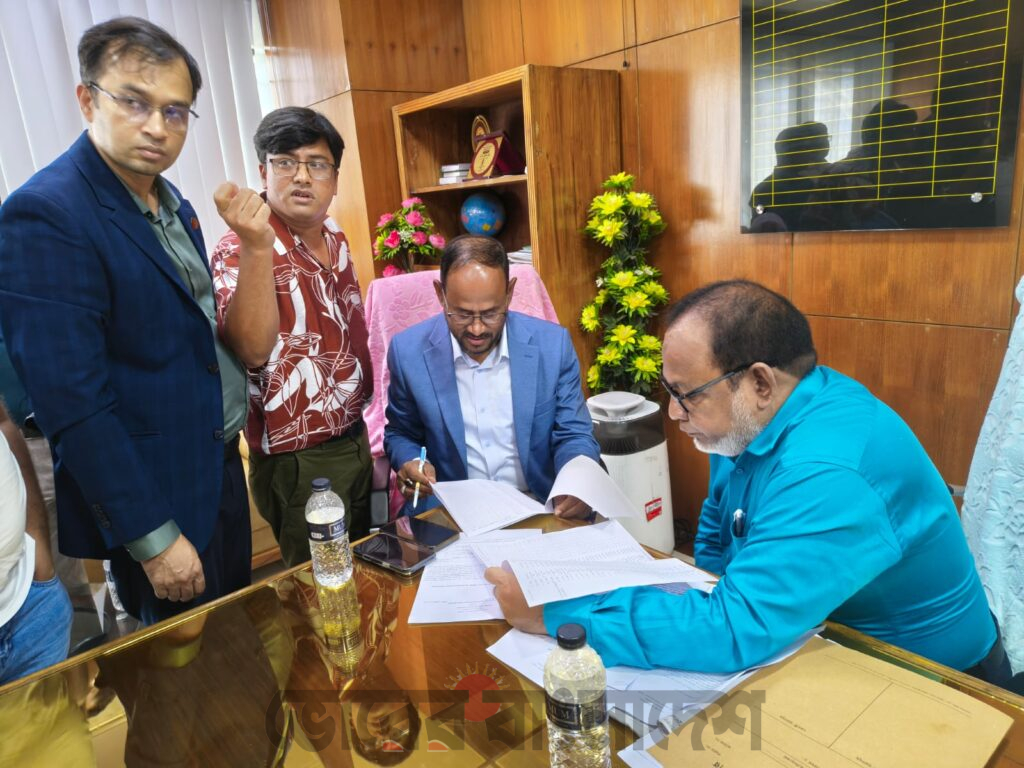 এভাবে হাসপাতাল চলতে পারে না’- টাঙ্গাইলে হাসপাতাল পরিদর্শনে এসে ক্ষোভ প্রকাশ করলেন প্রতিমন্ত্রী টুকুর