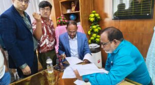 এভাবে হাসপাতাল চলতে পারে না’- টাঙ্গাইলে হাসপাতাল পরিদর্শনে এসে ক্ষোভ প্রকাশ করলেন প্রতিমন্ত্রী টুকুর