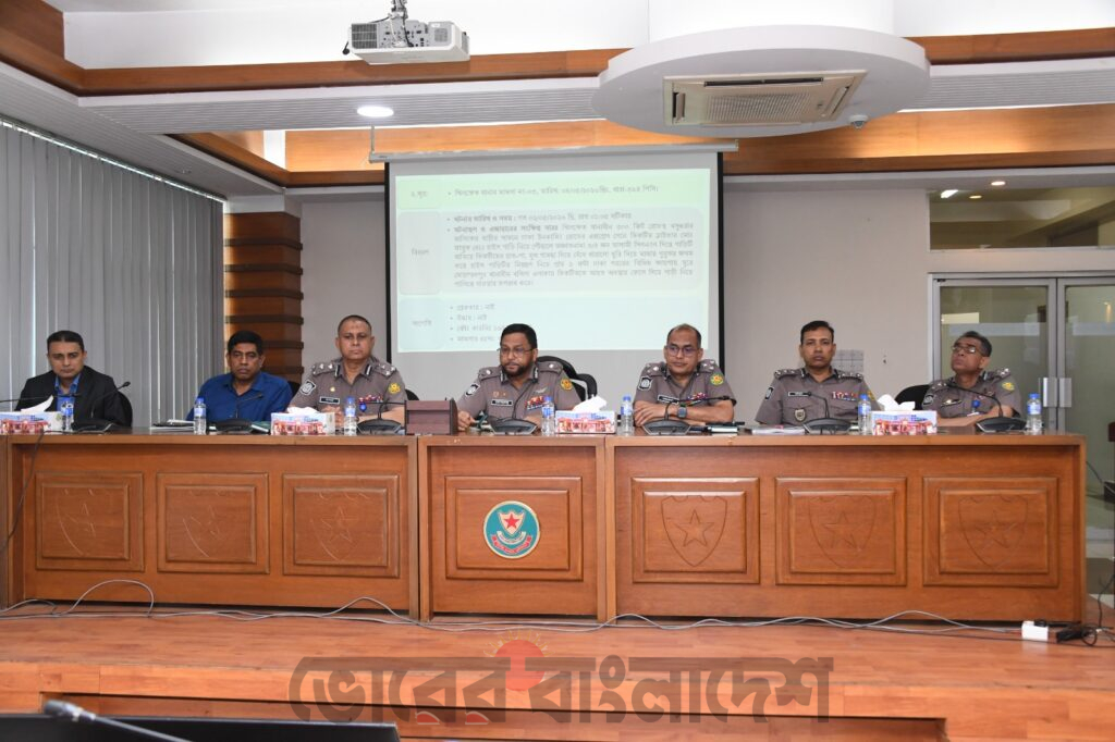 আইনশৃঙ্খলা রক্ষা ও অপরাধ প্রতিরোধে সর্বোচ্চ সজাগ থাকতে হবে: মাসিক অপরাধ পর্যালোচনা ডিএমপি কমিশনার