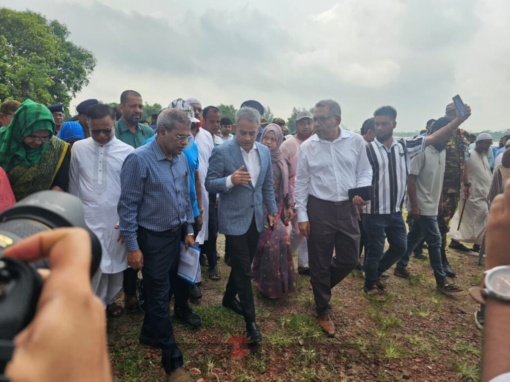 রেলওয়ের বৃক্ষরোপণ কর্মসূচী উদ্বোধন করলেন রেলমন্ত্রী।