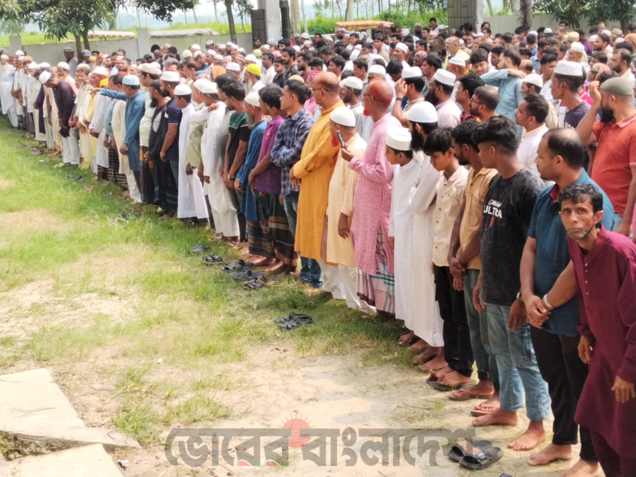 কৃষক কবির হোসেনের দাফন সম্পন্ন, পরিবারের পাশে থাকার আশ্বাস প্রতিমন্ত্রী টুকুর