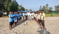 মাঠ কাঁপানো ফুটবল লড়াইয়ের পর পরিবেশবান্ধব বার্তা, চ্যাম্পিয়নের হাতে আম ও রানার্সআপদের হাতে তুলে দেওয়া হলো কাঁঠাল গাছের চারা।