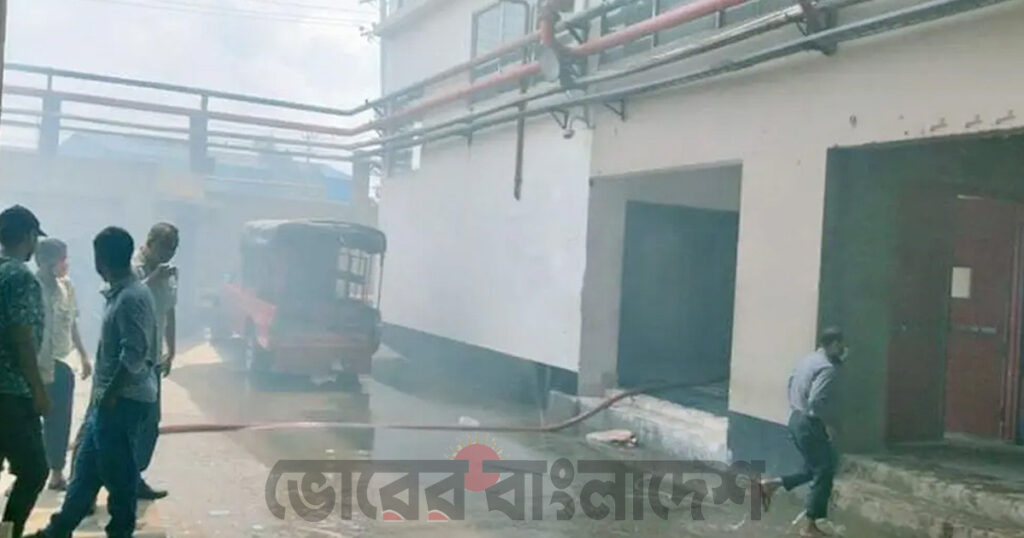 গাজীপুরে মালেকবাড়ি পোশাক কারখানায় আগুন, নিয়ন্ত্রণে ৪ ইউনিট