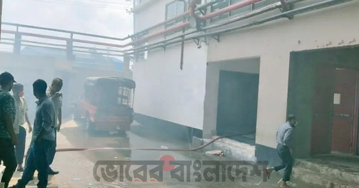 গাজীপুরে মালেকবাড়ি পোশাক কারখানায় আগুন, নিয়ন্ত্রণে ৪ ইউনিট