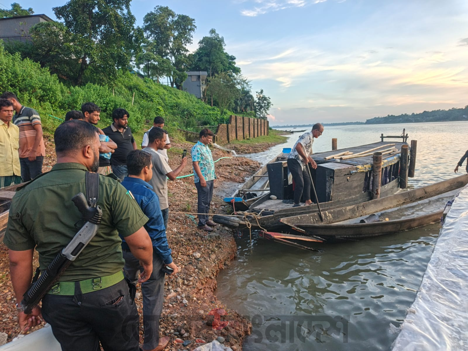 জাফলংয়ে অবৈধ বালু উত্তোলন, ৬ হাজার ঘনফুট বালু জব্দ