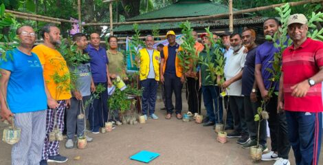 টাঙ্গাইলে লায়ন্স ক্লাব এর উদ্যোগে গাছের চারা রোপন ও দুস্থদের খাবার বিতরণ